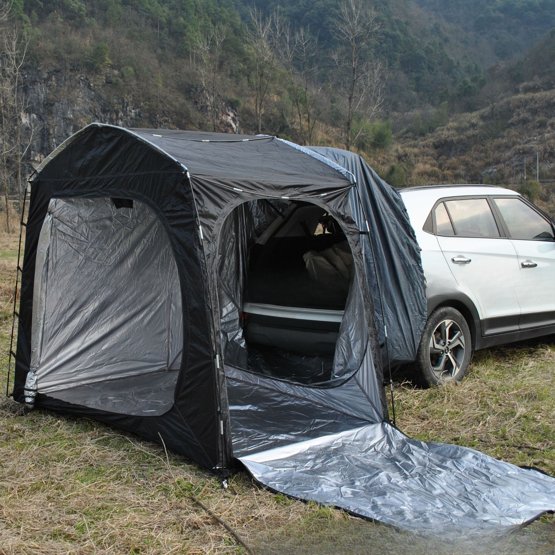 Easy to store full-model rear  - مراجعة Emergency Mylar Tent وسعره